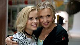 Mutter und Tochter: Dana Golombek und Henrike Fehrs alias Sigrid und Jacqueline Claasen.