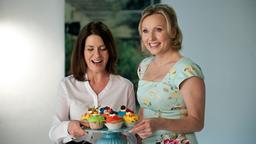 Große Leidenschaft für kleines Gebäck: Patricia Schäfer und Dana Golombek spielen in der neuen Staffel die besten Freundinnen Helen und Sigrid.