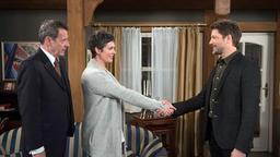 Sydney (Cheryl Shepard) freut sich, ihren Retter (Mickey Hardt) bei Gunter (Hermann Toelcke) wiederzusehen.