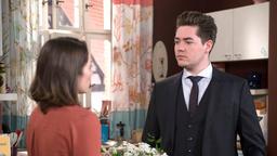 Theo (Frederic Böhle) ist perplex, als Eliane (Samantha Viana) ihm eröffnet, dass Adoption für sie keine Option mehr ist.