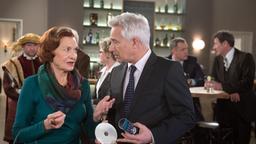 Thomas (Gerry Hungbauer) ist perplex, als Johanna (Brigitte Antonius) seine Präsentation zu sprengen droht.
