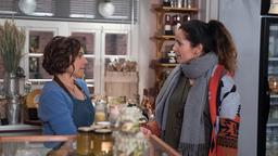 Tina (Katja Frenzel) warnt Astrid (Claudia Schmutzler), nicht mit Henning zu spielen.