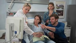 Ultraschall-Untersuchung im Krankenhaus bei Britta (Jelena Mitschke): Anna (Anjorka Strechel) erkennt, dass sie in der Patchwork-Familie mit Christian (Marlon Putzke) und Eliane (Samantha Viana) wegen des Babys immer außen vor sein wird.