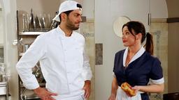 Vivien (Anna Mennicken) ermutigt Cem (Varol Sahin), seinen Traum von der Bäckerei nicht aus dem Auge zu verlieren.