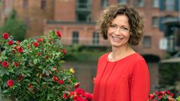 Madeleine Niesche spielt die neue Heldin Sonja Röder. Sonja war die engste Schulfreundin der Pasch-Tochter Eva und wurde von dem Unternehmerehepaar Pasch adoptiert. Was ihre tiefe Verbundenheit mit der Freundin und jetzt sogar Schwester bestärkte. Aber kann diese „ewige“ Schwesterliebe auch den Sturm überstehen, den ein Mann zwischen ihnen entfacht?