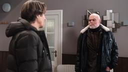 Walter (Ludger Burman) muss Ben (Hakim Michael Meziani) beichten, dass ihm die Maschine für Richie Sky gestohlen wurde.