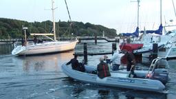Die Crew im Schlauchboot