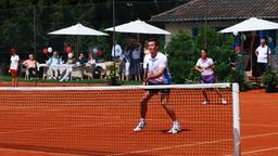 Sturm der Liebe Tennisturnier am Fürstenhof: Julia (Hennifer Newrkla) und Niklas (Jan Hartmann)