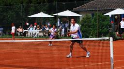 Sturm der Liebe Tennisturnier am Fürstenhof: Julia (Jennifer Newrkla) und Niklas (Jan Hartmann)