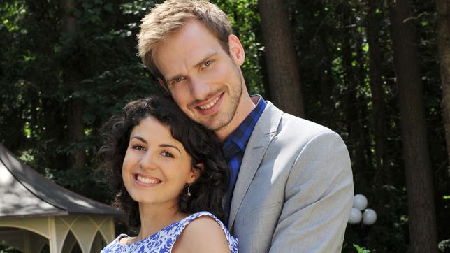 Bild: ARD/Ann Paur Liza Tzschirner und Christian Feist sind Pauline und Leonard