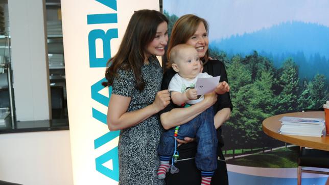 Bild: ARD Sturm der Liebe Fantag 2016 Spezialtourentag 16.07.2016 Jeannine Michèle Wacker und Bojana Golenac mit Baby