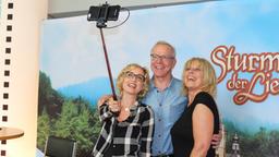 Sturm der Liebe Fantag 2016 Spezialtourentag 16.07.2016 Isabella Hübner, Dirka Galuba und Mona Seefried machen ein Selfie