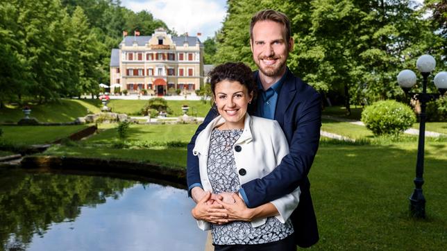 Bild: ARD/Christof Arnold Liza Tzschirner und Christian Feist als Leonard und Pauline Stahl