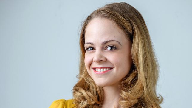 Bild: ARD/Christof Arnold Jennifer Siemann spielt Lucy Ehrlinger