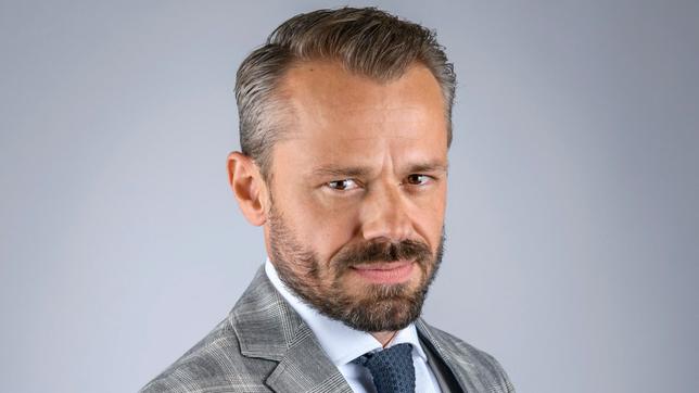Bild: ARD/Christof Arnold Sven Waasner spielt Erik Vogt.