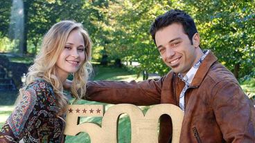 Bild: ARD/Jo Bischoff Inez Björg-David und Lorenzo Patané mit einer 500