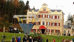 Crew und Ballon hinter dem Fürstenhof