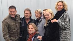 Die "Sturm der Liebe"-Stars trafen beim ARD-Event "Fans & Friends" nicht nur ihre Fans, sondern wurden selbst zu Fans: Sänger Peter Maffay im Kreise der Telenovela-Lieblinge.