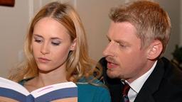 Felix und Miriam, mit einem Buch