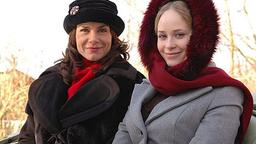 Barbara und miriam in einer Kutsche