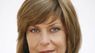 Bild: ARD/Jo Bischoff Mona Seefried als Charlotte Saalfeld