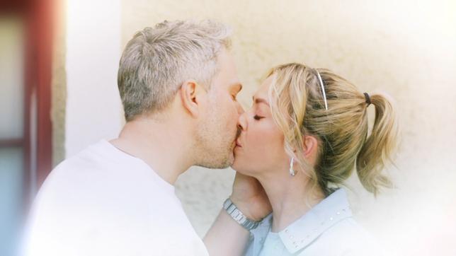 Greta träumt von einem Kuss mit Miro