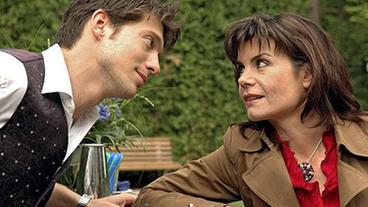 Bild: ARD/Jo Bischoff Barbara und Maxim unterhalten sich