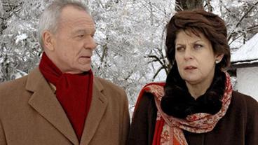 Bild: ARD/Jo Bischoff Charlotte und Werner machen einen Spaziergang