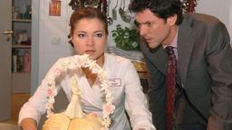Laura und Alexander vor der Torte