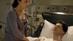 Laura am Krankenbett