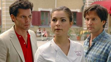Bild: ARD/Jo Bischoff Laura in der Mitte von Alexander und Gregor