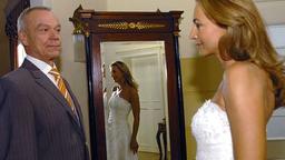 Werner trifft Fiona im Brautkleid an