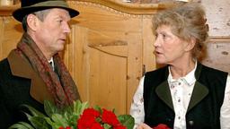 Schwarzenbeck überreicht Hildgard Blumen