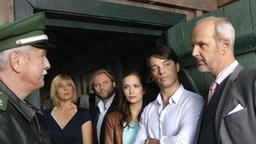 Charlotte, Michael, Eva, Robert, Götz u. ein Polizist