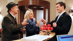 Vor Xaver flirtet Pachmeyer mit der hübschen Erfolgssportlerin Magdalena Neuner .
