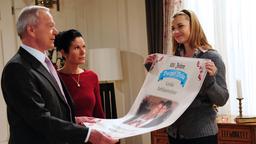Stolz präsentiert Theresa Doris und Werner das fertige Plakat