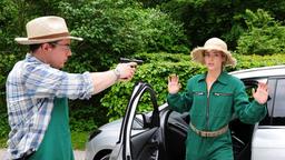 Kristin mit einem Polizisten
