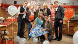 Moritz und Theresa mit Freunden und Familie