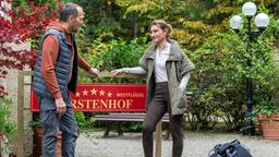 Alexandra (Daniela Kiefer, r., mit Timo Ben Schöfer) blickt optimistisch in eine gemeinsame Zukunft mit Christoph.
