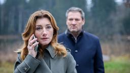 Alexandra (Daniela Kiefer) ist froh, Christoph (Dieter Bach) an ihrer Seite zu haben.
