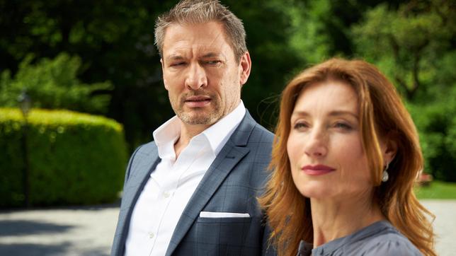 Bild: ARD/WDR/Bojan Ritan Alexandra (Daniela Kiefer) ist zuversichtlich, Christoph (Dieter Bach) von ihrem Plan zu überzeugen.