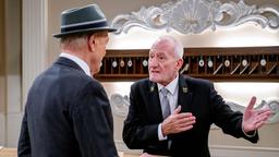 Alfons (Sepp Schauer) gelingt es nicht, Werner (Dirk Galuba) den Segeltörn auszureden.