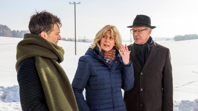 Bild: ARD/Christof Arnold Als Robert (Lorenzo Patanè) und Werner (Dirk Galuba) mit Charlotte (Mona Seefried) einen Ausflug zum See machen, um ihrer Erinnerung auf die Sprünge zu helfen, geraten Vater und Sohn aneinander.