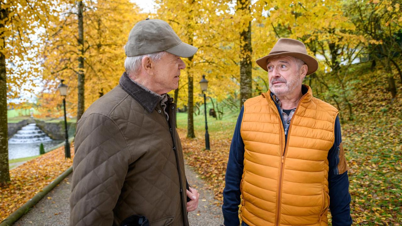 André (Joachim Lätsch) bemüht sich um Werners (Dirk Galuba) Vertrauen.