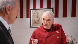 André (Joachim Lätsch) geht davon aus, dass Werner (Dirk Galuba) Erik entlassen wird.