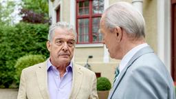 André (Joachim Lätsch) und Werner (Dirk Galuba) vertrauen einander ihre Probleme an.