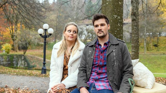 Bild: ARD/Christof Arnold Annabelle (Jenny Löffler) streut Salz in Tobias' (Max Beier) Wunden.