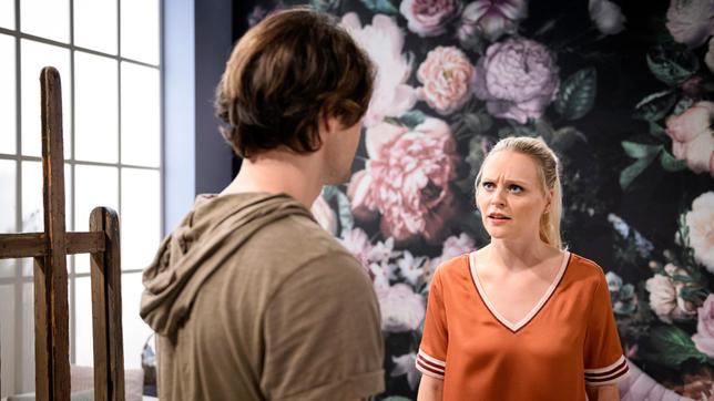 Bild: ARD/Christof Arnold Annabelle (Jenny Löffler) trifft Joshua (Julian Schneider) an seinem wunden Punkt.