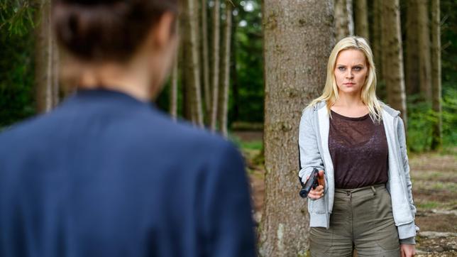 Bild: ARD/Christof Arnold Annabelles (Jenny Löffler) Hass auf Denise (Helen Barke) ist grenzenlos.