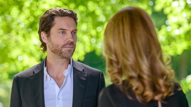 Ariane (Viola Wedekind) macht Karl (Stephan Käfer) wütend klar, dass sie ihm seinen Verrat von damals nicht verziehen hat.